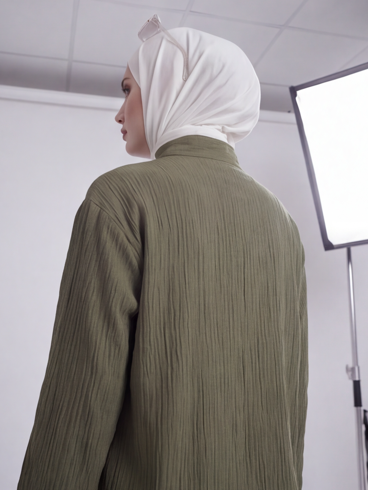طقم كتان زيتي مريح بلمسة شرقية