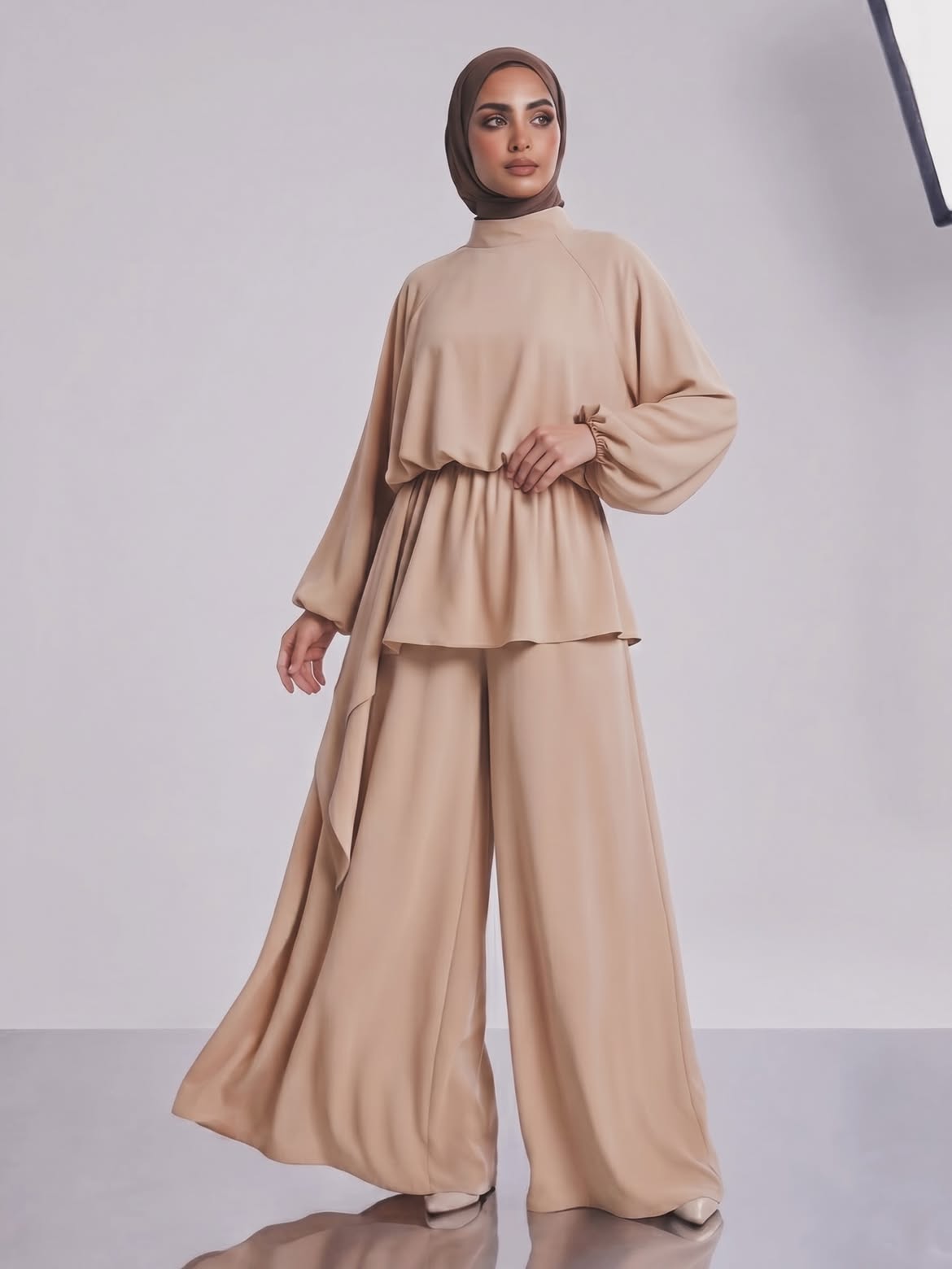 طقم الاناقة ( بيج )