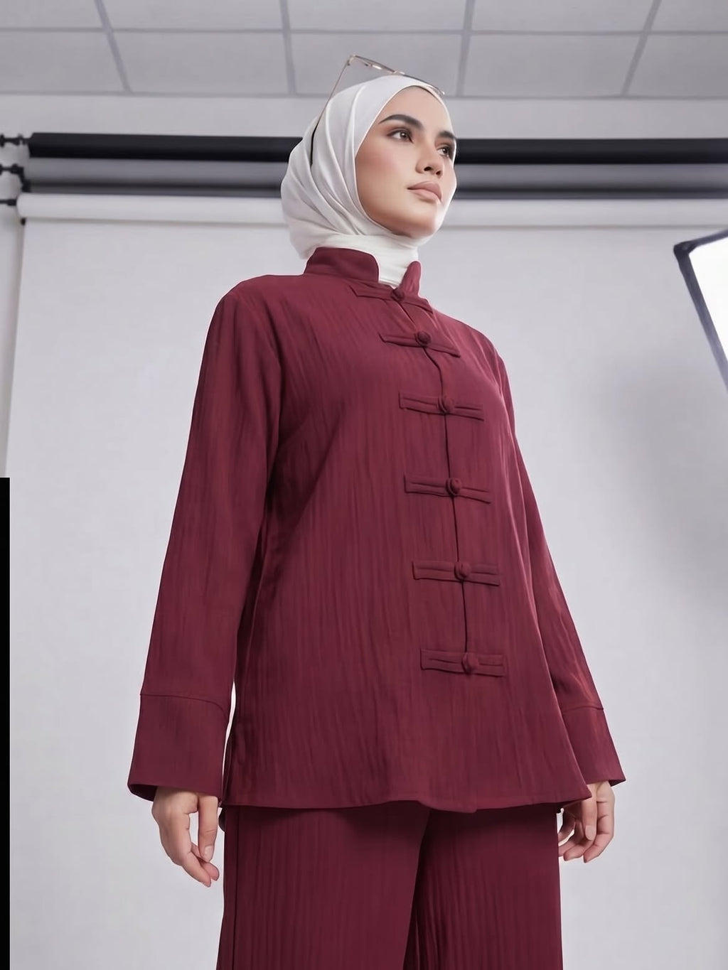 طقم كتان خمري مريح بلمسة شرقية