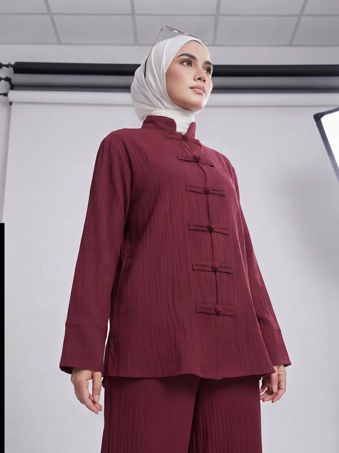 طقم كتان خمري مريح بلمسة شرقية