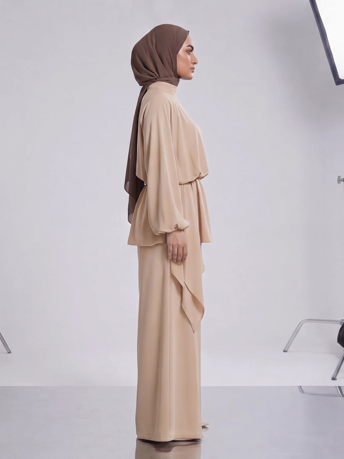 طقم الاناقة ( بيج )