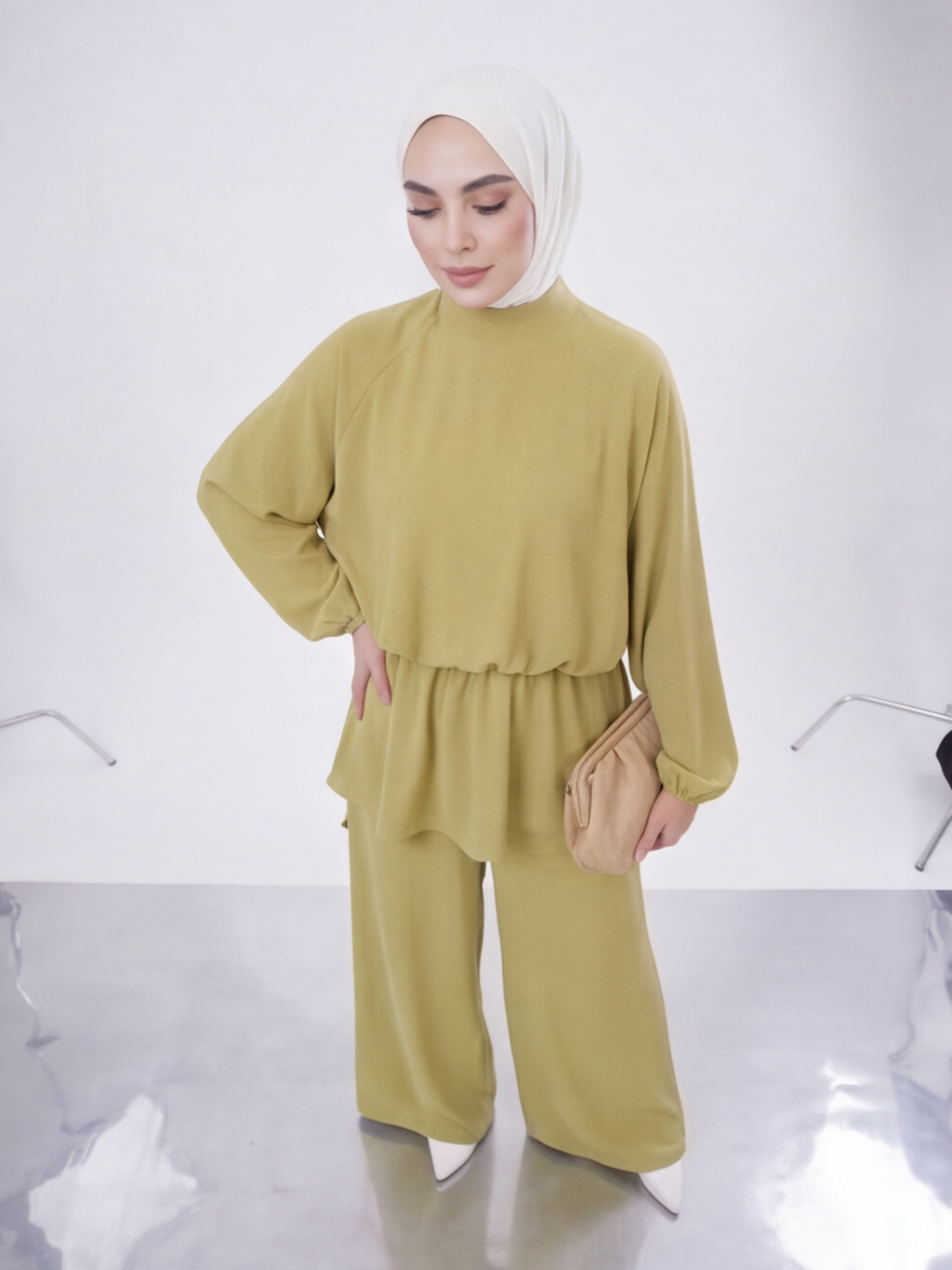 طقم الاناقة ( زيتي فاتح )