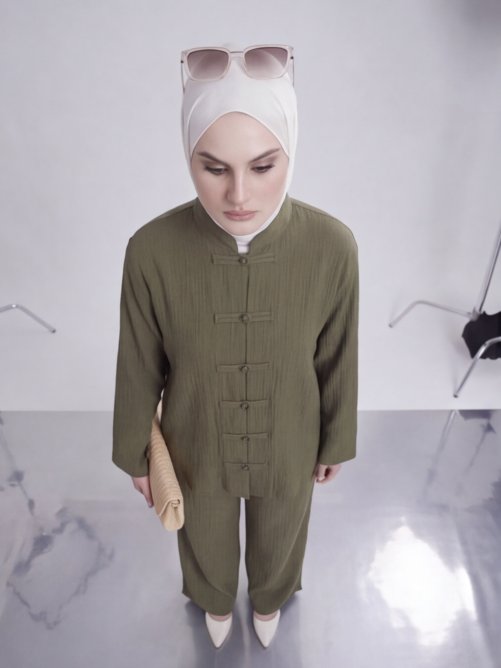 طقم كتان زيتي مريح بلمسة شرقية