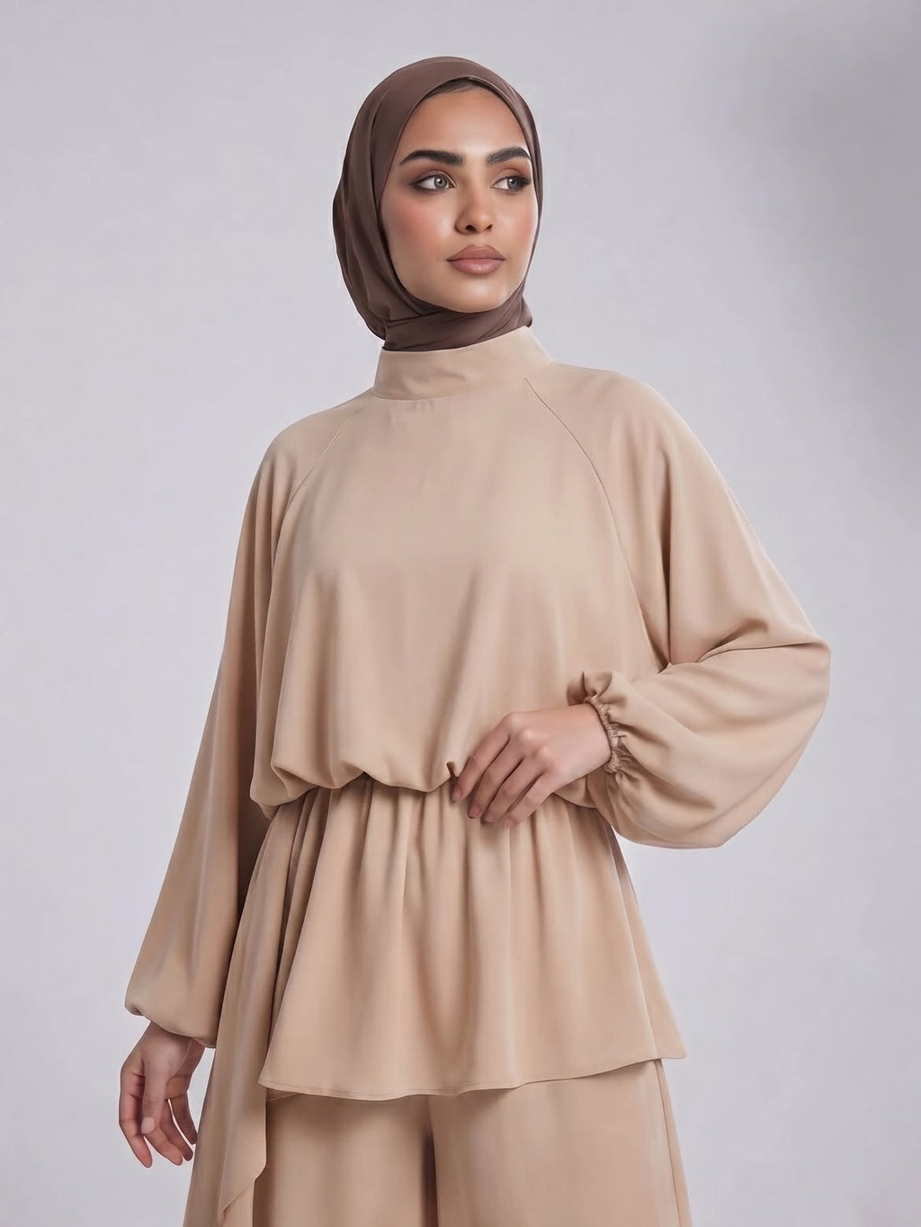طقم الاناقة ( بيج )