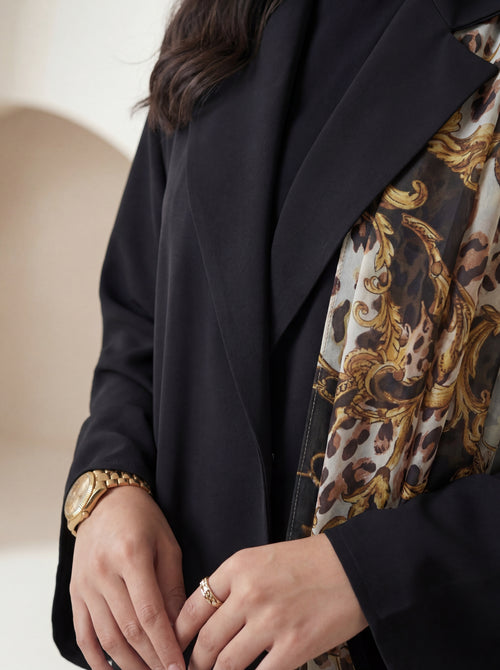 Black Luxe Abaya – Signature Contrast Detail