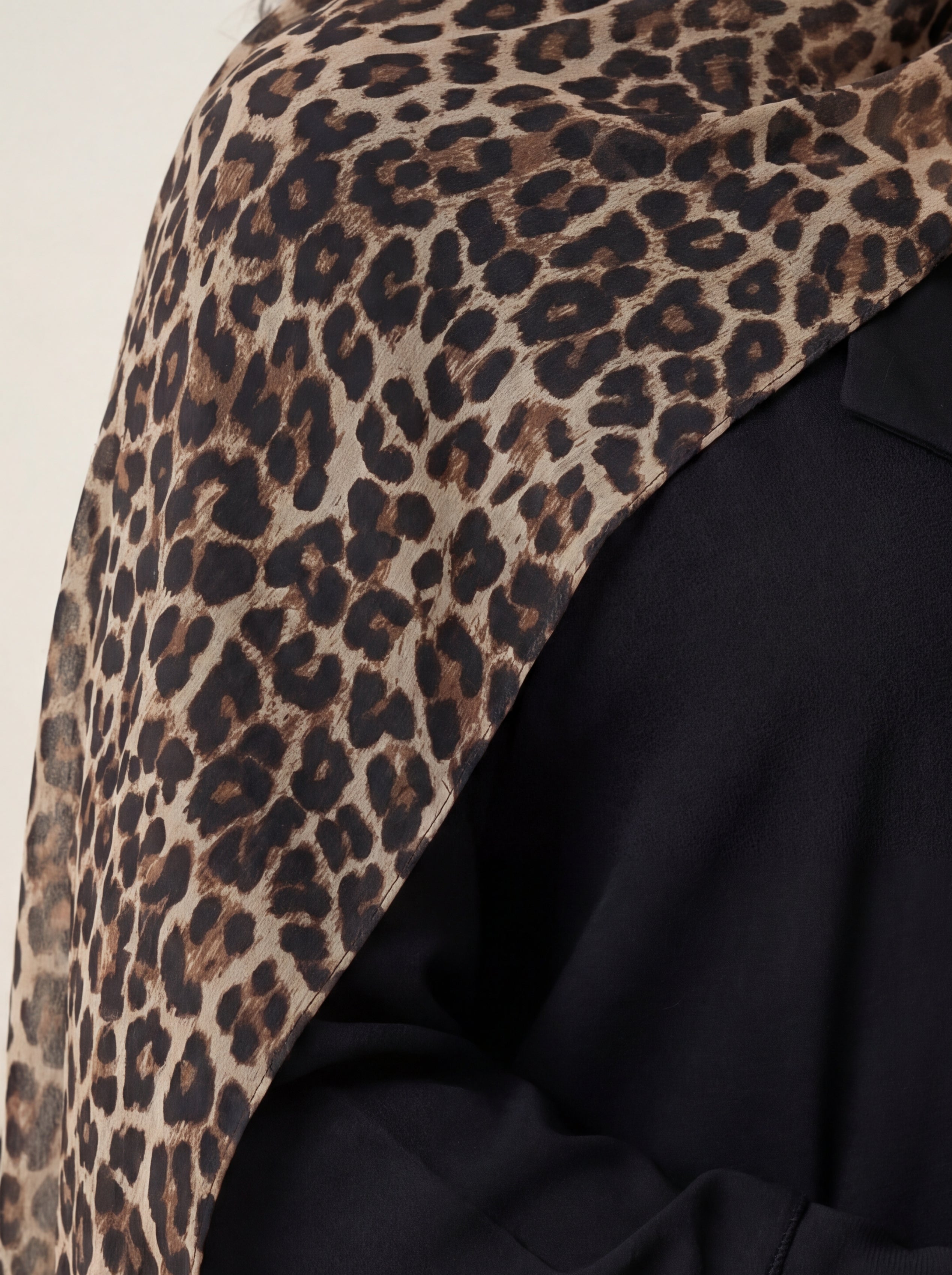 Black Flow Maxi Dress – Chic Leopard Accent